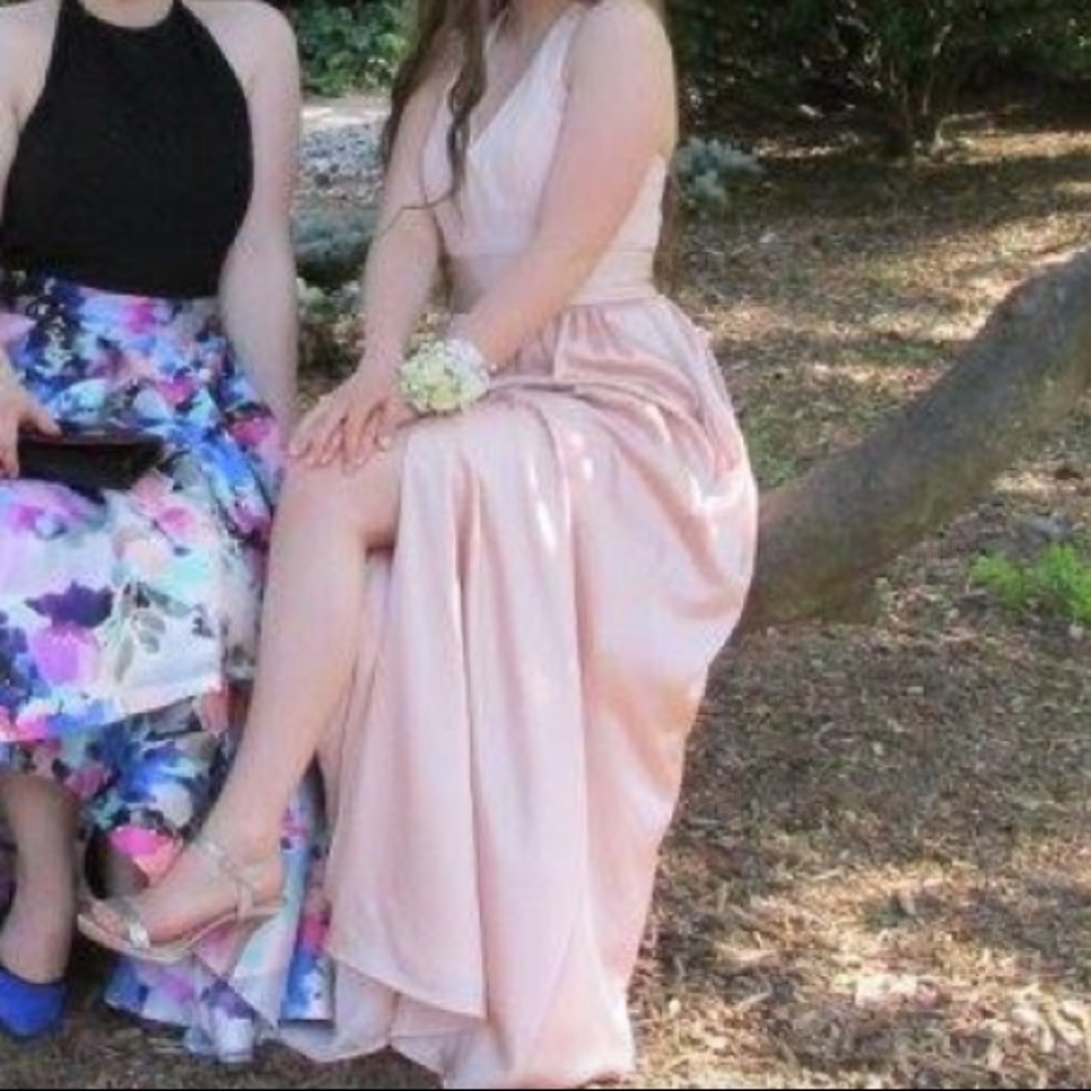 Vera Wang Prom Dress - Picture 4 of 5